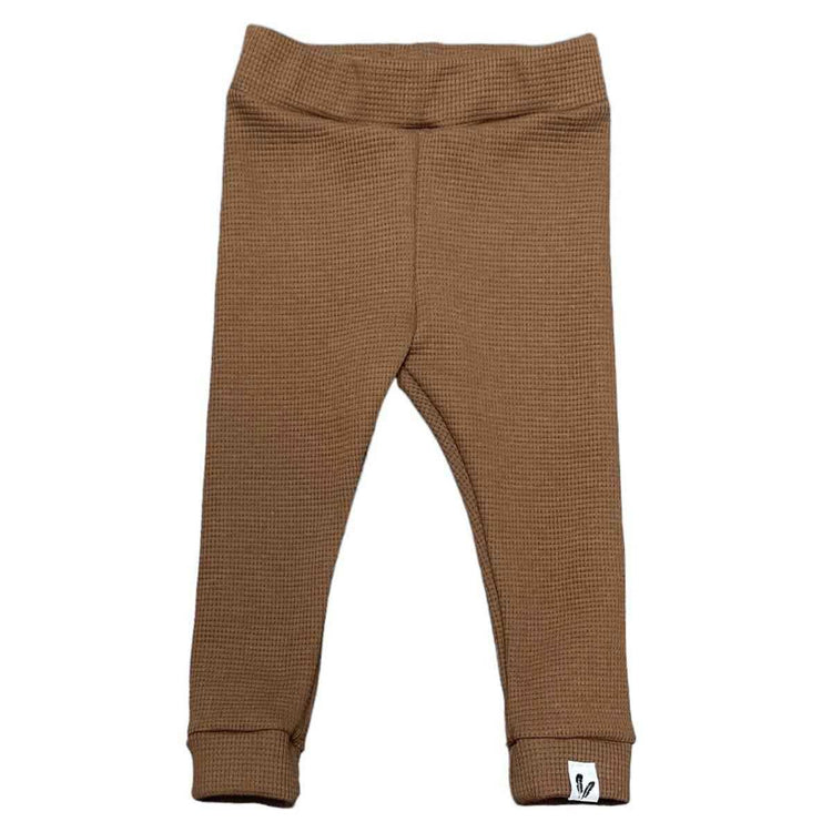 Bruin broekje met waffle patroon, comfortabel en stijlvol voor baby&