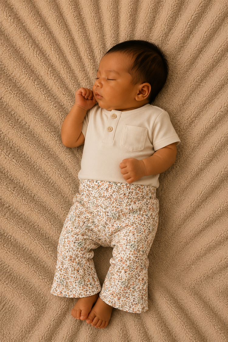 Feathers® Flared Broek – Love Flower Print | Maat 62/68-110/116 by Feathers®