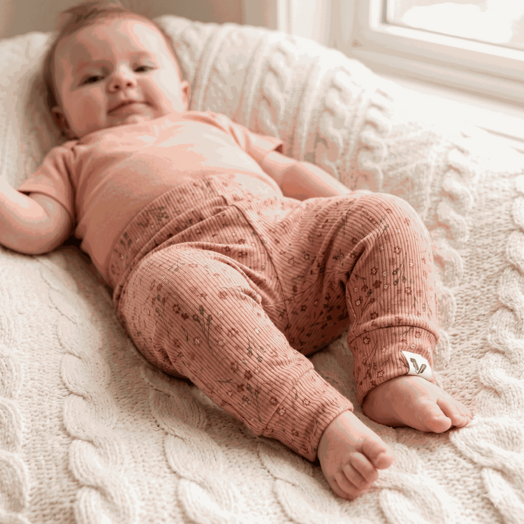 Beige stretch broekje voor dames van ademende Hydro Light stof, comfortabel en stijlvol