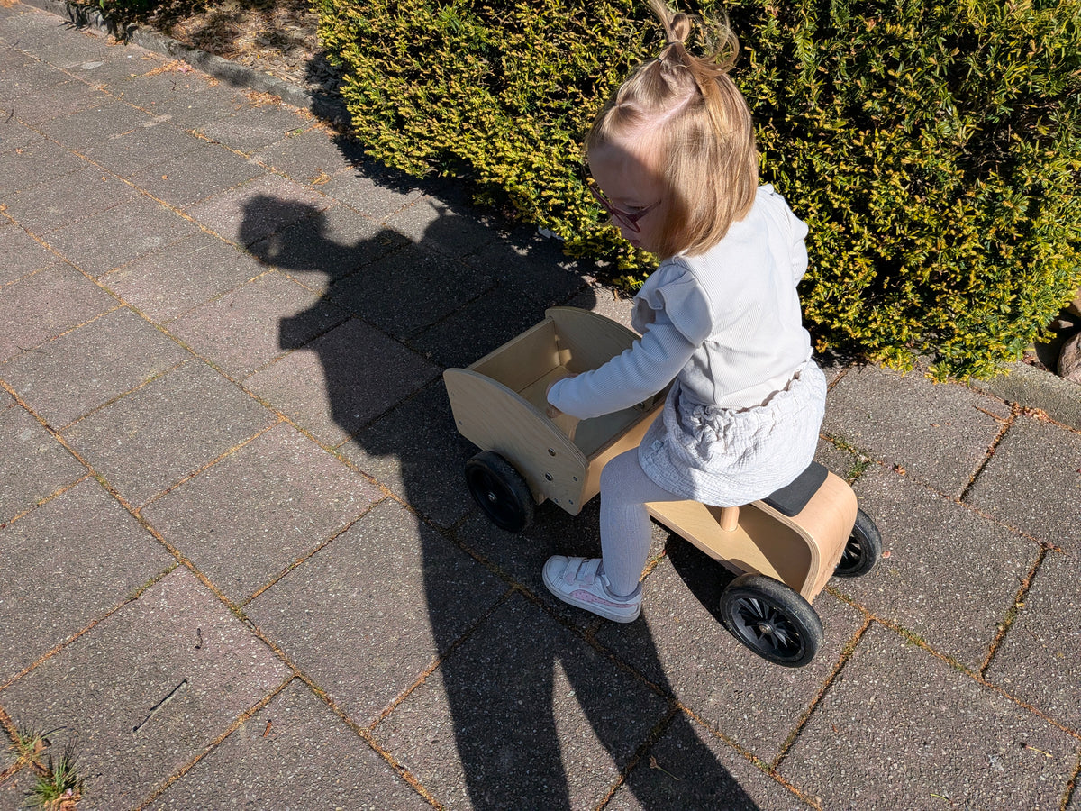Kinderfeets houten bakfiets details en stuurbegrenzer