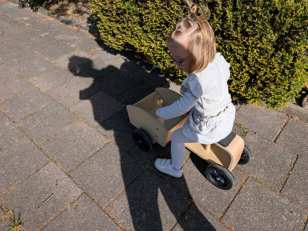 Kinderfeets houten bakfiets details en stuurbegrenzer