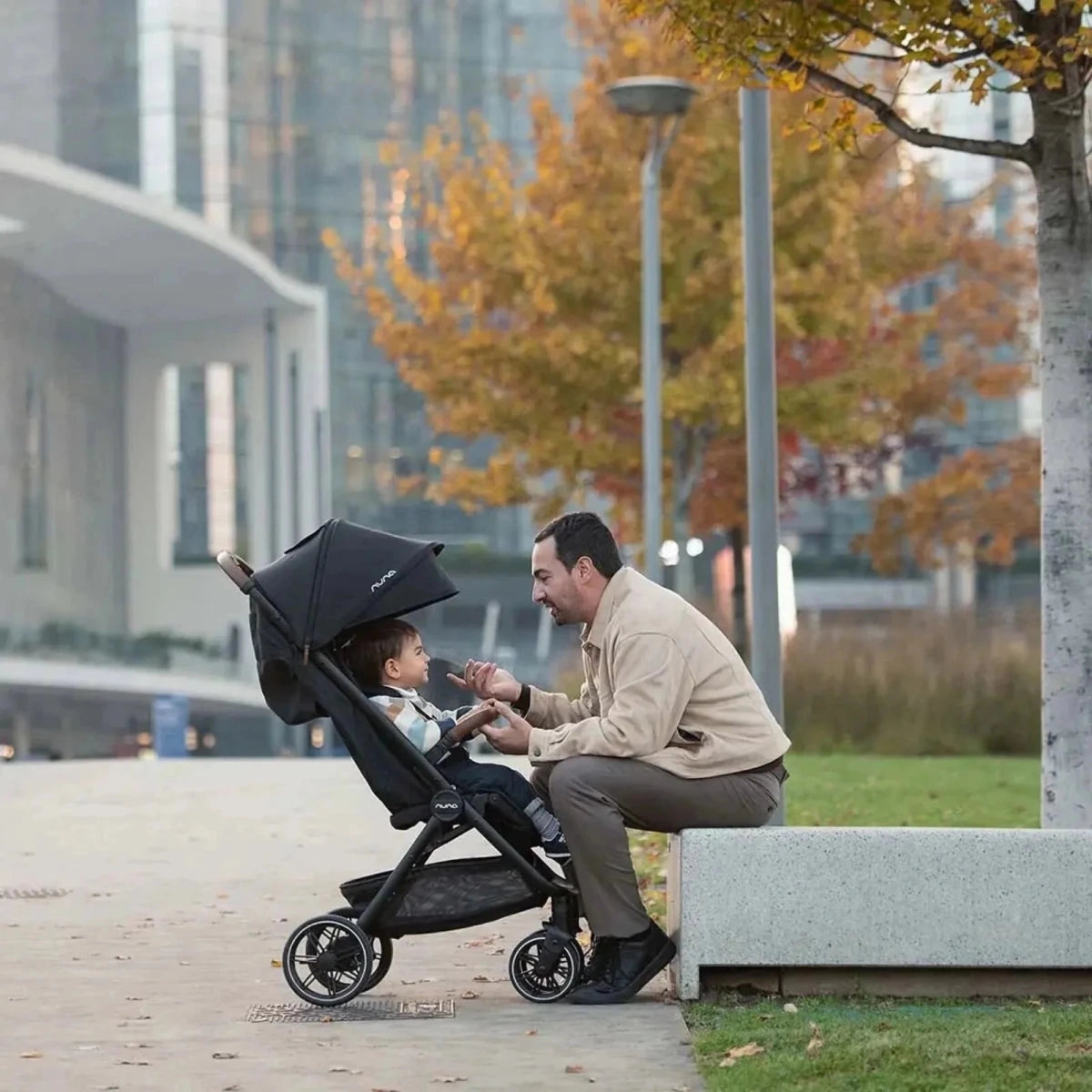 Nuna TRVL lx compacte buggy kinderwagen zijaanzicht