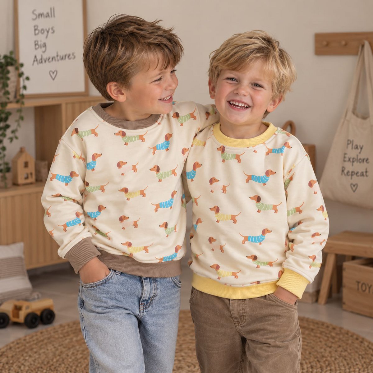 Kindersweater Teckelprint Crème — Schattige Hondenprint, Ronde Hals (maat 86–134)