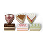 Cake plakken en gebakjes op dienblad
