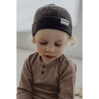 Wollen Rib Henley Baby Top in kleur Zand Finch & Fable