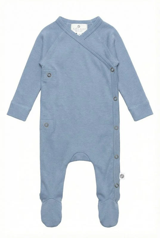 Wollen kruippakje Blue Fog plat gelegd