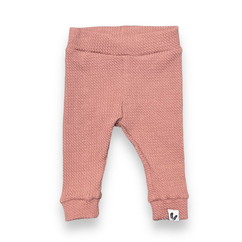 3-delig Setje Ruffle Cable Clay Pink – Blouse, Broek & Haarbandje | GOTS | Feathers®