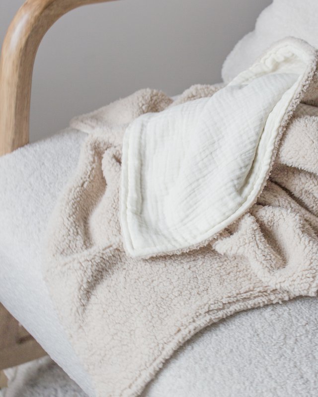 Wieg-/ledikant deken teddy light beige