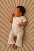 Feathers® Flared Broek – Love Flower Print | Maat 62/68-110/116 by Feathers®