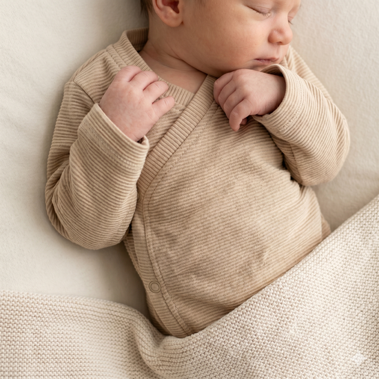 Overslagshirtje rib sand - Stijlvol en comfortabel babyshirt