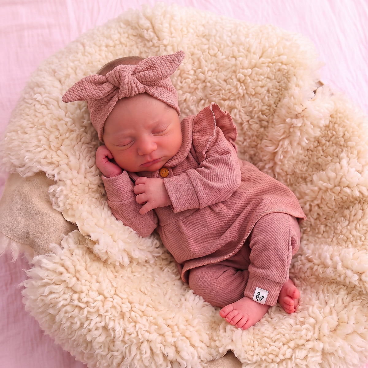 3-delig Setje Ruffle Cable Clay Pink – Blouse, Broek & Haarbandje | GOTS | Feathers®